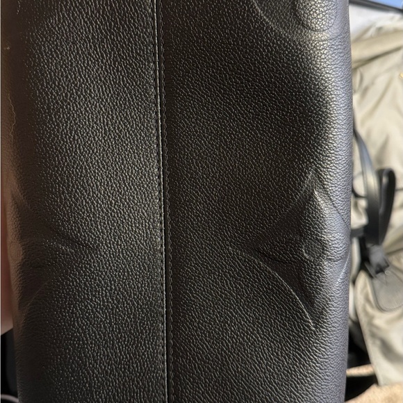 Louis Vuitton Black OnTheGo GM tote/ Leather Tote - Picture 2 of 4